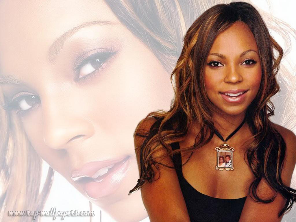 To save right click on the wallpaper and choose 'Save Picture As' Ashanti 